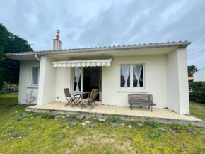 Maison de pays proche plage avec terrasse, 2 chambres, WIFI, quartier calme - FR-1-231-318